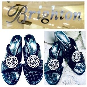 Brighton Alison Ferrera Medallion Black Croc Embossed Patent Leather Sandals 7 N